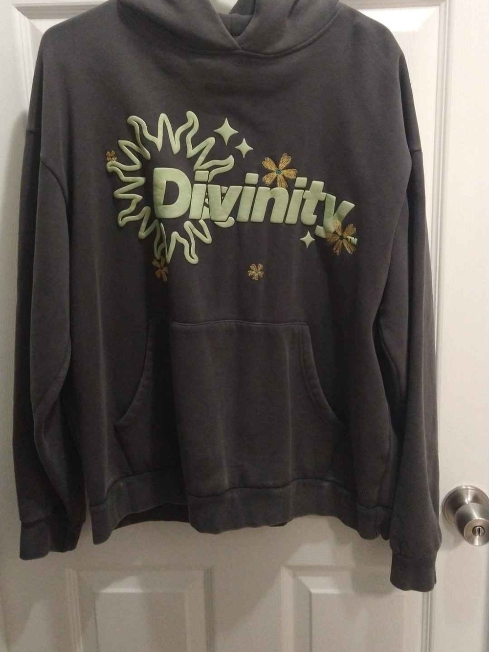 PacSun Women's Gray Crewneck Sweatshirt with Green & Gold Graphic